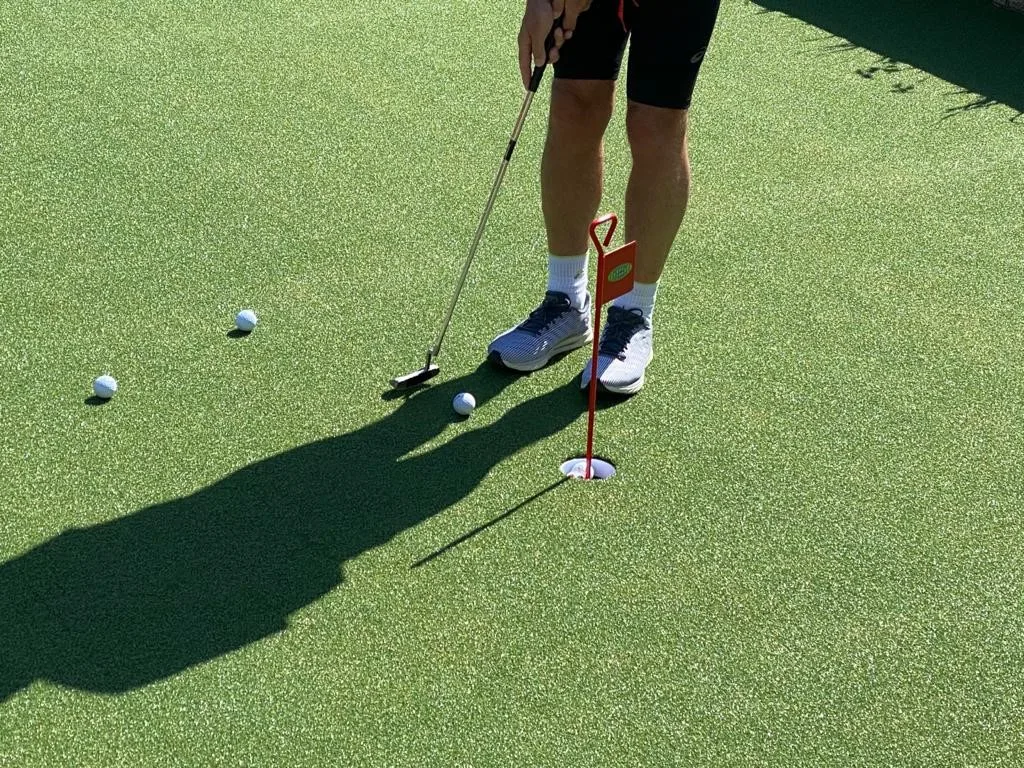 artificial-lawn-company-golf-prograss-red-flag-giveaway