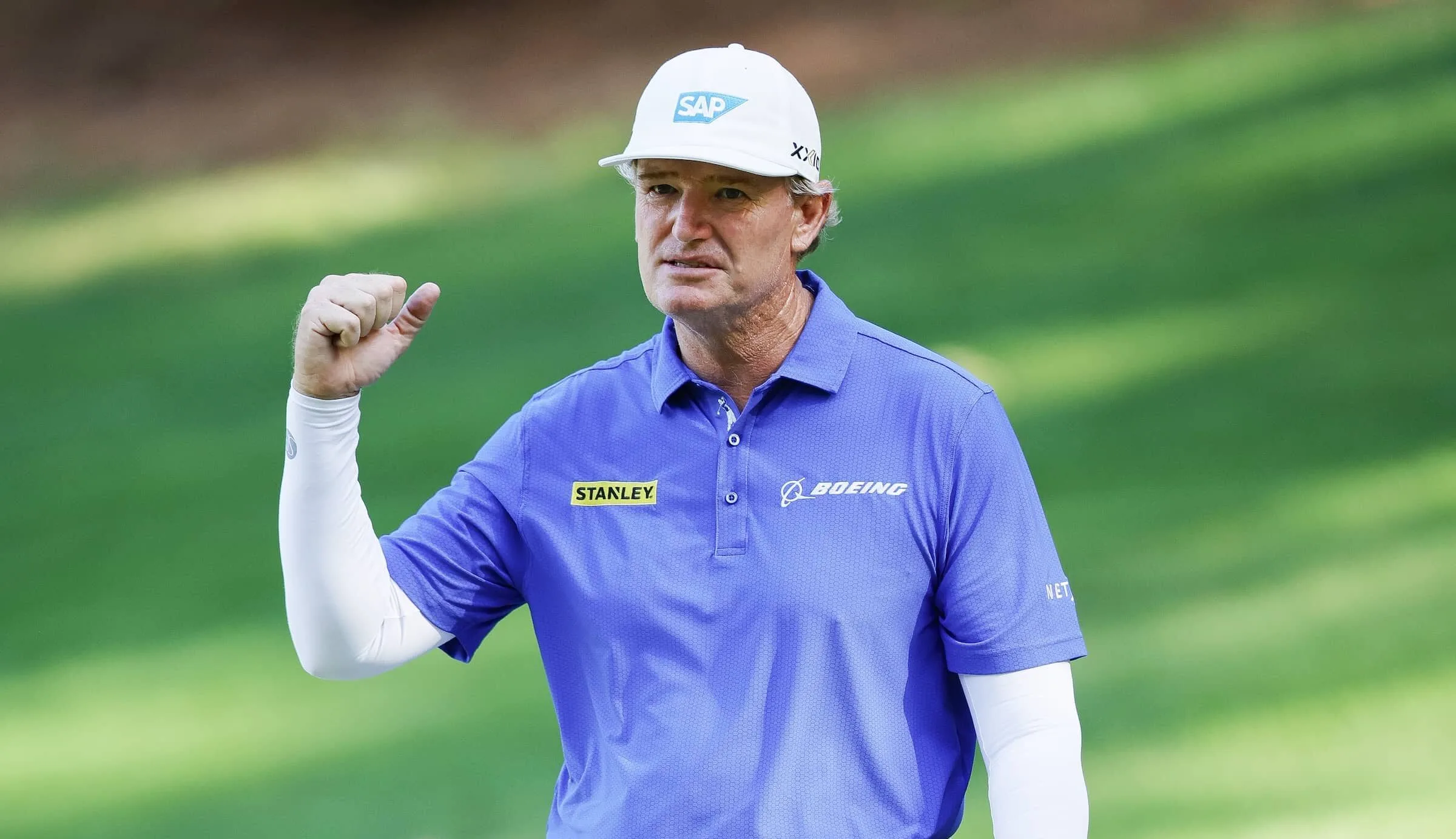 Ernie Els fist bump