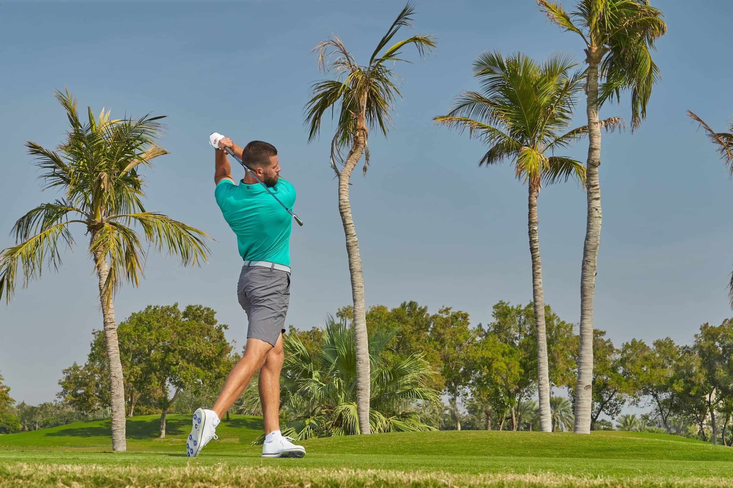 Golfer-wearing-FJ-MidSummer-24-Apparel