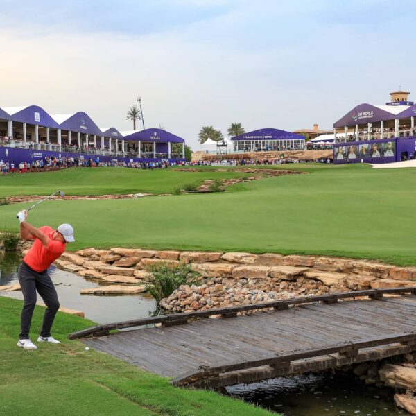 Rory McIlroy on the 18th hole at the 2023 DP World Tour Championship