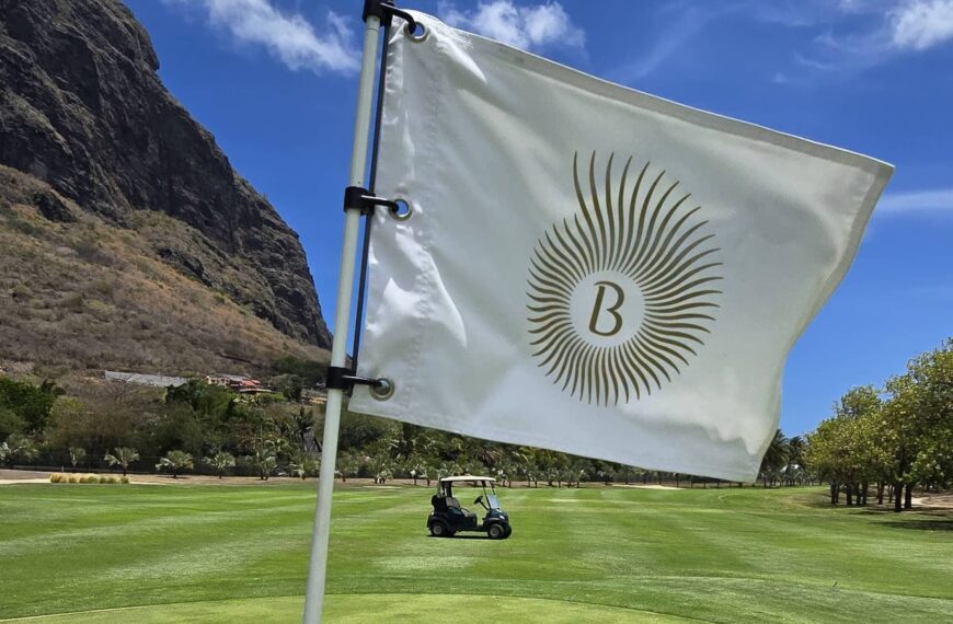 Paradis Beachcomber Golf Course Flag
