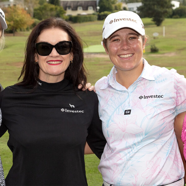Ivanna Samu; Peta Dixon, Investec Head of Sponsorships; and professionals Danielle du Toit and Kaiyuree Moodley