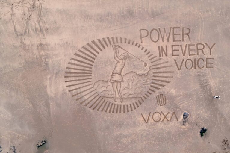 VOXA Sand Art with Golfer