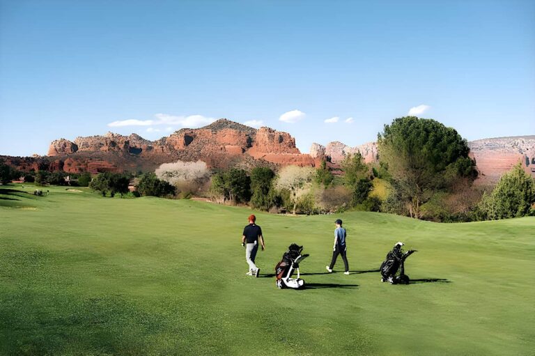 WalkingGolfers