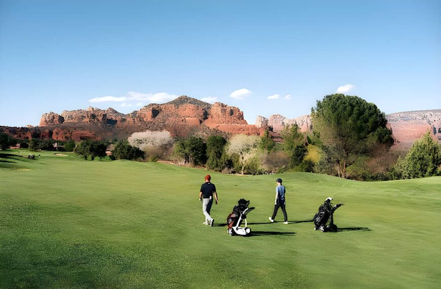 WalkingGolfers