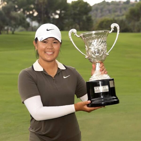 Anna Huang with La Sella Open Trophy