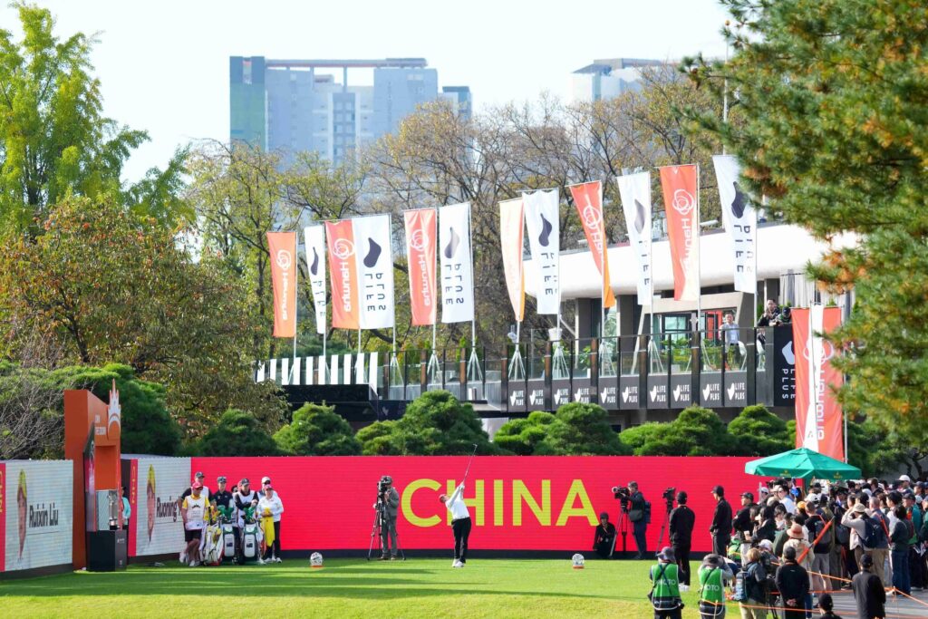 Ruixin Liu and Ruoning Yin drew first blood for Team China