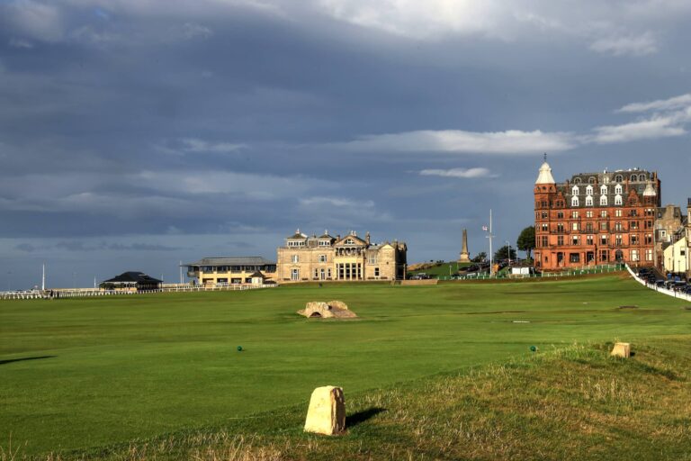 THE OLD COURSE AT ST ANDREWS