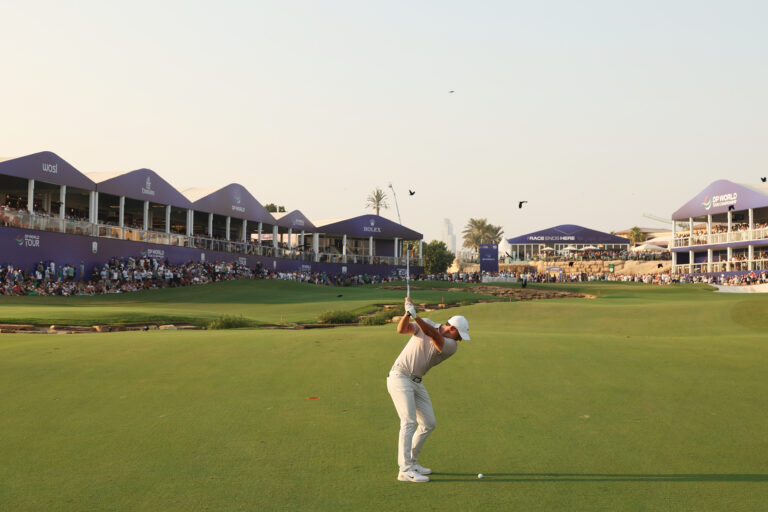 Rory McIlroy of Northern Ireland plays his third shot on the 18th hole on day three of the DP World Tour Championship 2025 at Jumeirah Golf Estates © Luke Walker/Getty Images)