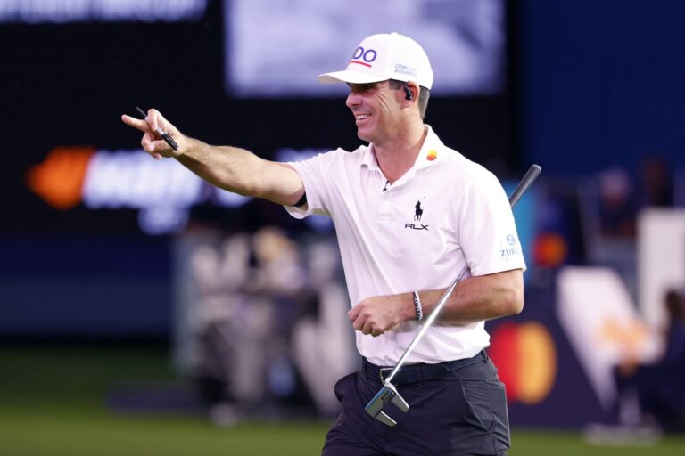 MVP of Match 1, Billy Horschel, points to the crowd - Match 1, NYGC vs ATL - Season 2