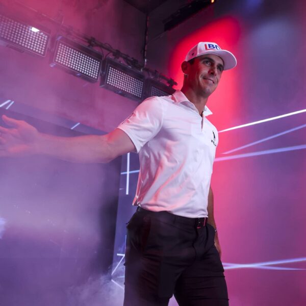 Horschel walking out to the playing area - Match 3, NYGC vs ATL - Season 1