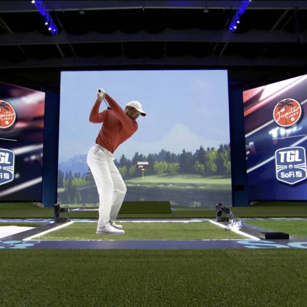 Tiger Woods in SoFi Center - Pre-season - Season 1