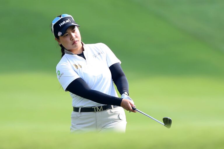 R1-Honda-LPGA-Co-Leader-Chanettee-Wannasaen