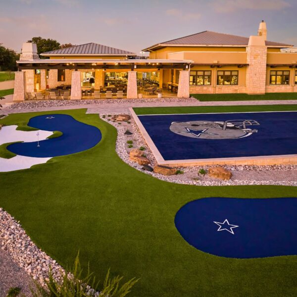Cowboys Golf Club Blends Golf, Grub and Gridiron