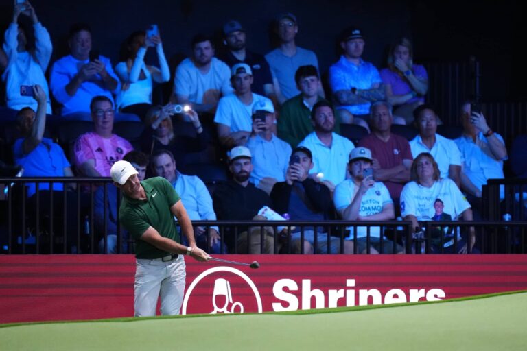 McIlroy chipping greenside - Match 6_ BOS vs BAY - Season 2