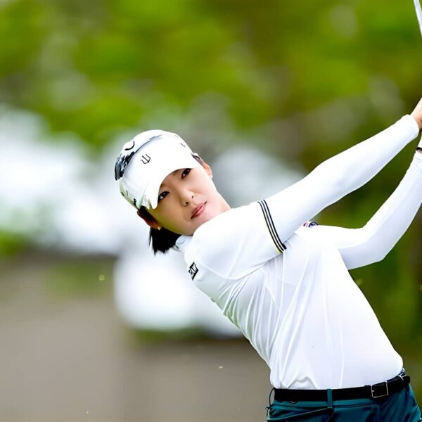 Mi Hyang Lee RD2 Blue Bay LPGA Leader