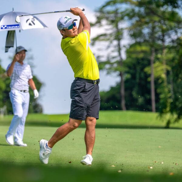 Cameron John Chases Ham at Singapore Open