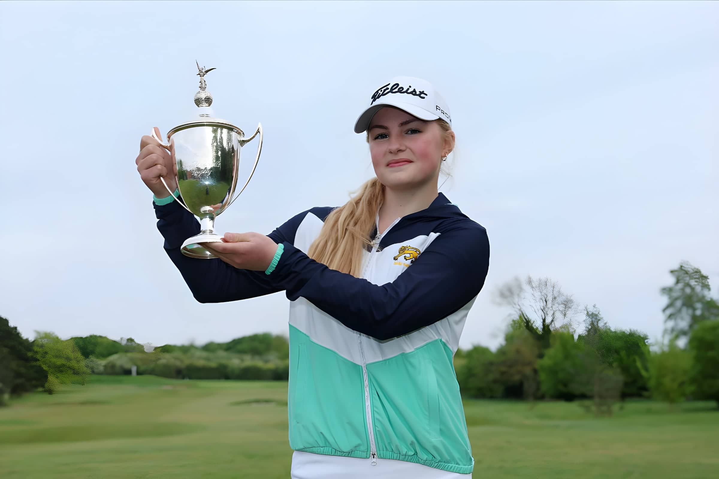 Scotland’s Carly McDonald lifts the R&A Girls’ U16 Amateur silverware at Gog Magog.
