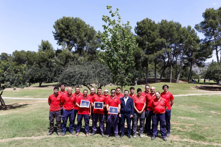 Carlos García, President of La Sella Golf, with the greenkeeping team after planting the first three trees of the Forest Champions.