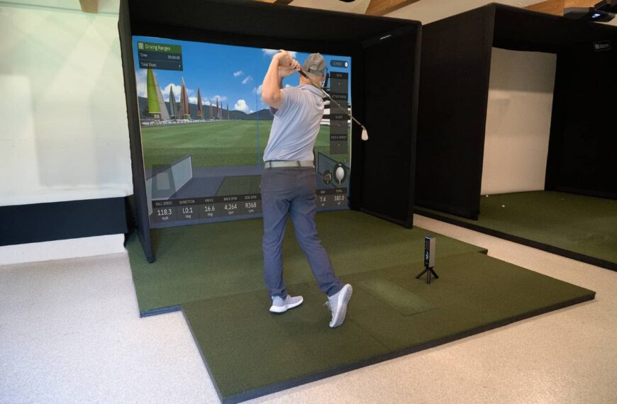 Golfer Uses The Square Golf Omni Portable Launch Monitor