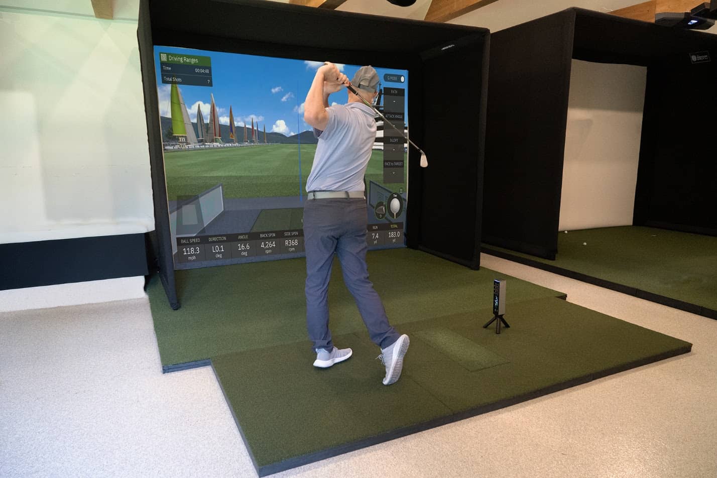 Golfer Uses The Square Golf Omni Portable Launch Monitor