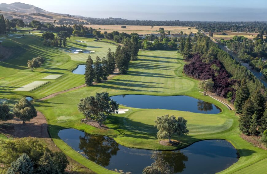 The 11th hole at The Institute