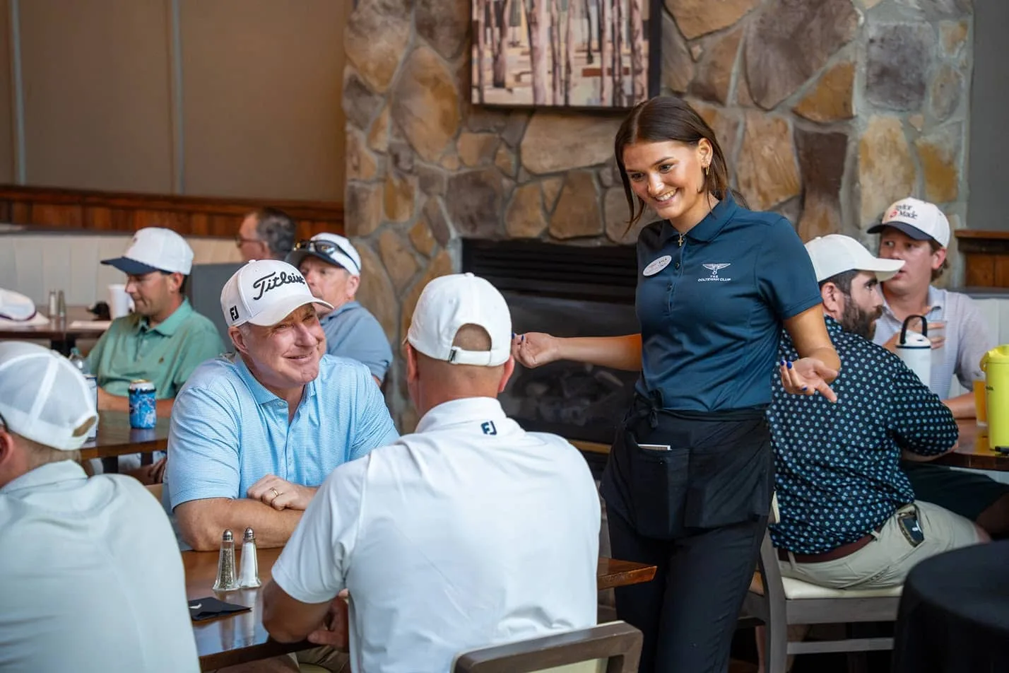 Bobby Jones Links Patrons in Restaurant