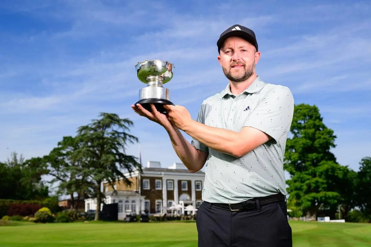 Stuart Archibald with logan trophy