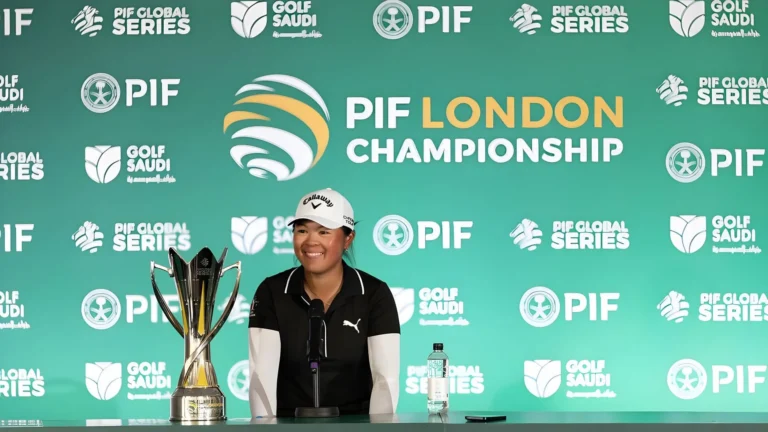Anna Huang with the 2026 PIF Global London Trophy