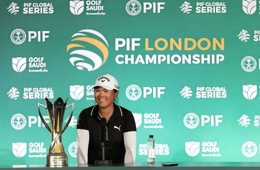 Anna Huang with the 2026 PIF Global London Trophy