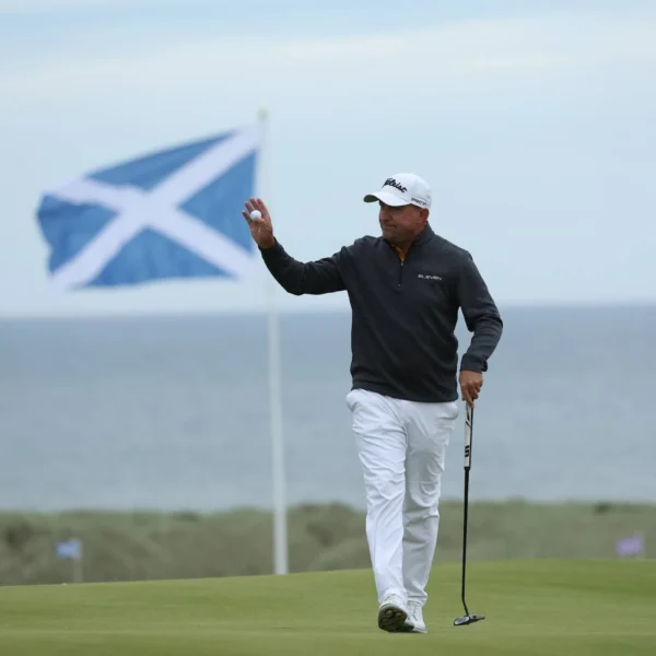 Darren Fichardt holds a four-shot lead