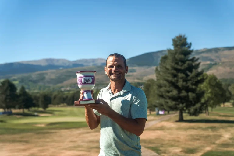 Johan Edfors lifts the European Legends Cup trophy