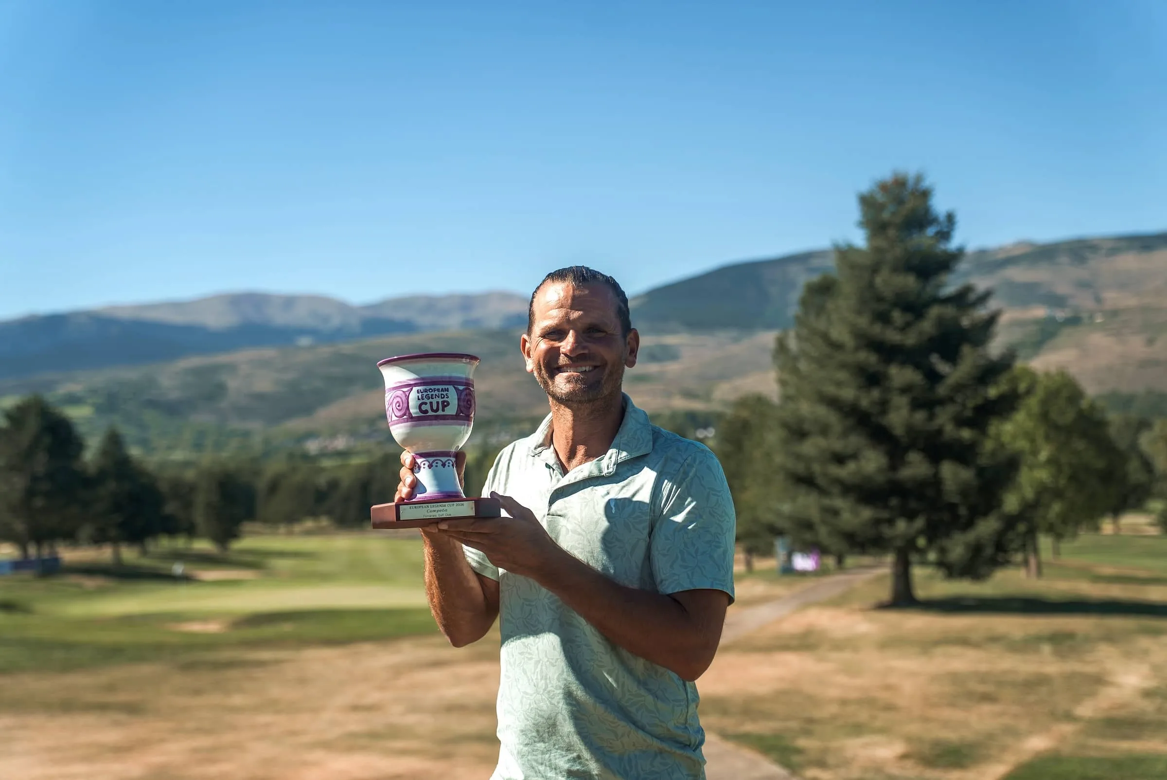 Johan Edfors lifts the European Legends Cup trophy