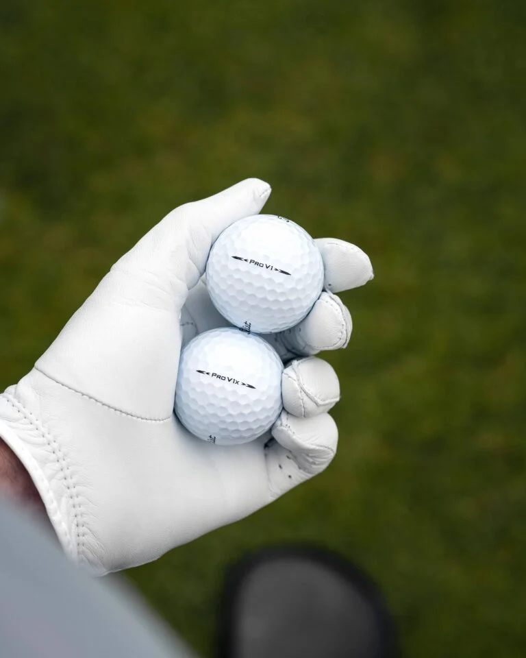 Titleist Pro V1 and Pro V1x golf balls in hand